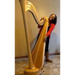 Jada receiving her harp